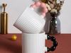 Kaffeetasse aus Keramik mit einzigartigem Perlengriff