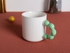 Kaffeetasse aus Keramik mit einzigartigem Perlengriff